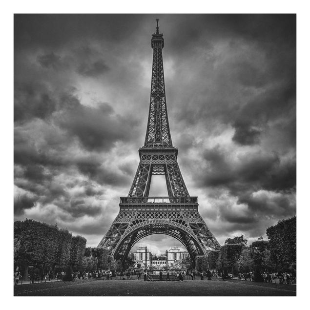 Quadro in vetro - Torre Eiffel Davanti Nubi In Bianco e nero - Quadrato 1:1