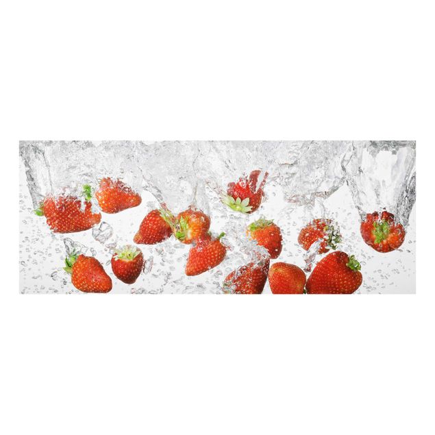 Quadro in vetro - Fresh Strawberries In Water - Panoramico
