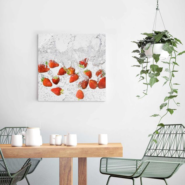 Quadro in vetro - Fresh Strawberries In Water - Quadrato 1:1