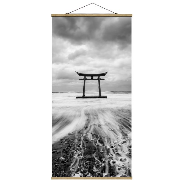 Foto su tessuto da parete con bastone - Torii giapponese nel mare - Verticale 1:2
