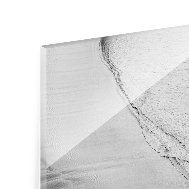Quadro in vetro - Morbide onde sulla spiaggia in bianco e nero
