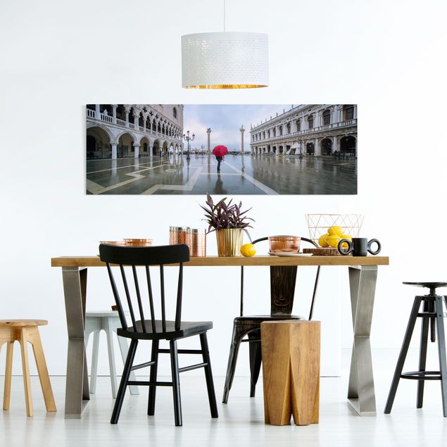 Quadri moderni per soggiorno Ombrello rosso a Venezia