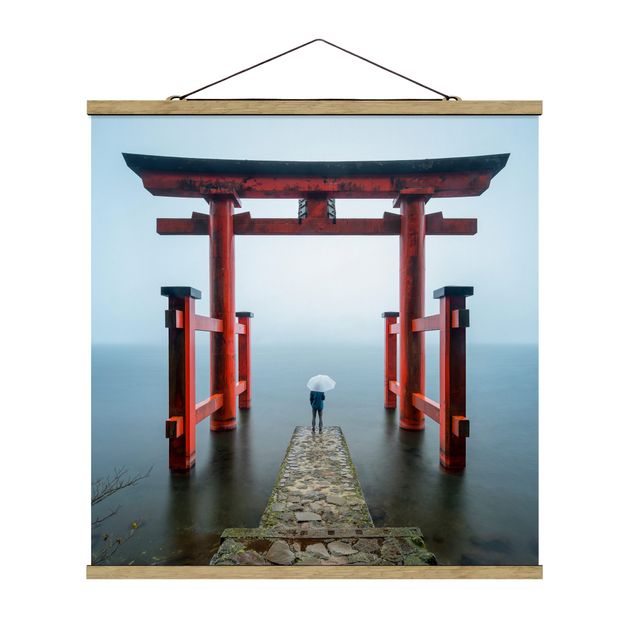 Foto su tessuto da parete con bastone - Torii rosso al lago Ashi - Quadrato 1:1