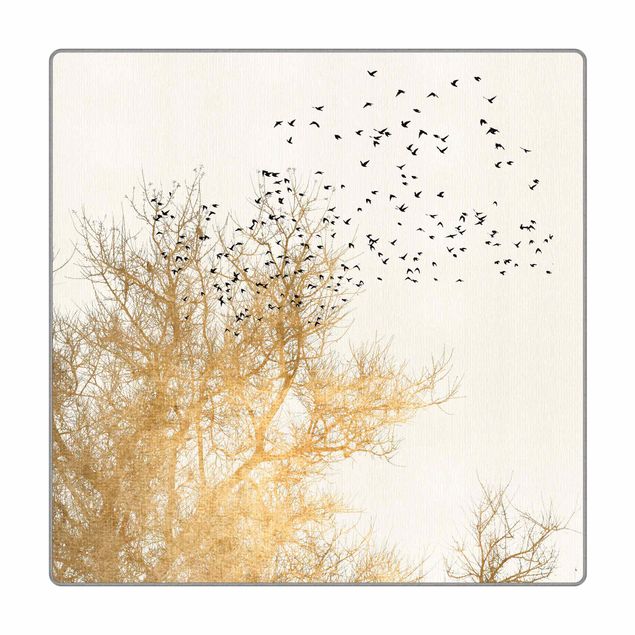tappeti lavabili Stormo di uccelli davanti ad un albero dorato