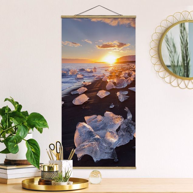 Quadro su tessuto con stecche per poster - Pezzi di ghiaccio Sulla Spiaggia Islanda - Verticale 2:1