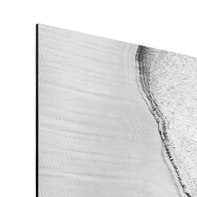 Stampa su alluminio - Morbide onde sulla spiaggia in bianco e nero