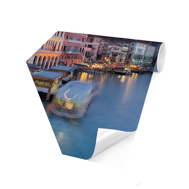 Carta da parati esagonale adesiva con disegni - Atmosfera serale sul Canale Grande di Venezia