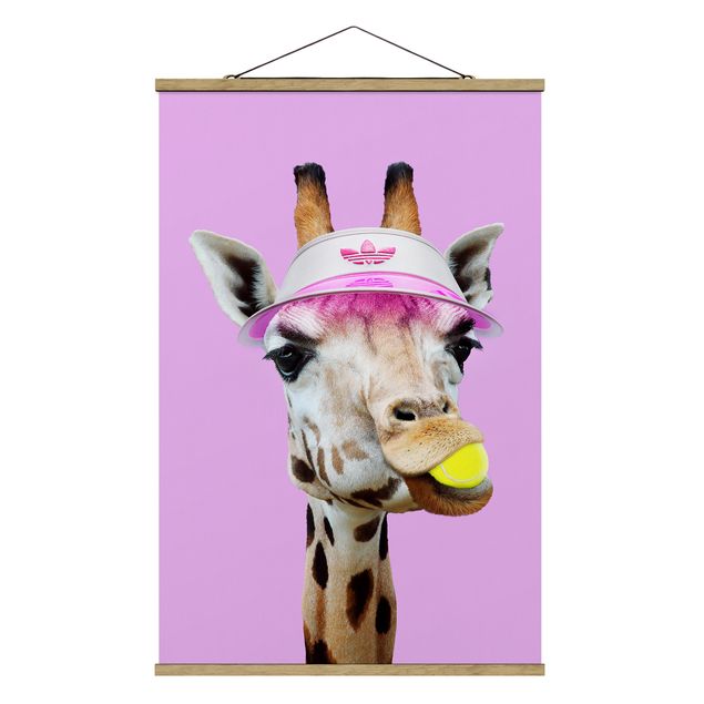 Foto su tessuto da parete con bastone - Giraffa nel tennis - Verticale 3:2
