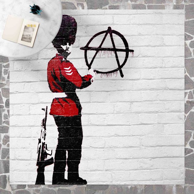 Tappeto cucina bianco e nero Anarchist Soldier - Brandalised ft. Graffiti by Banksy