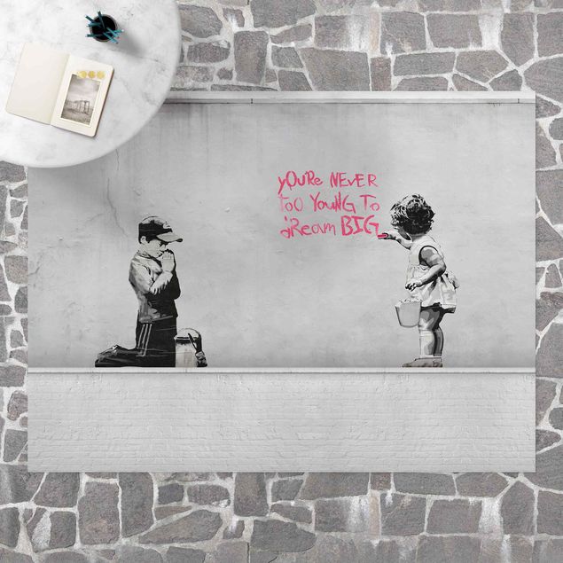 Tappeto bianco e nero moderno Dream Big - Brandalised ft. Graffiti by Banksy