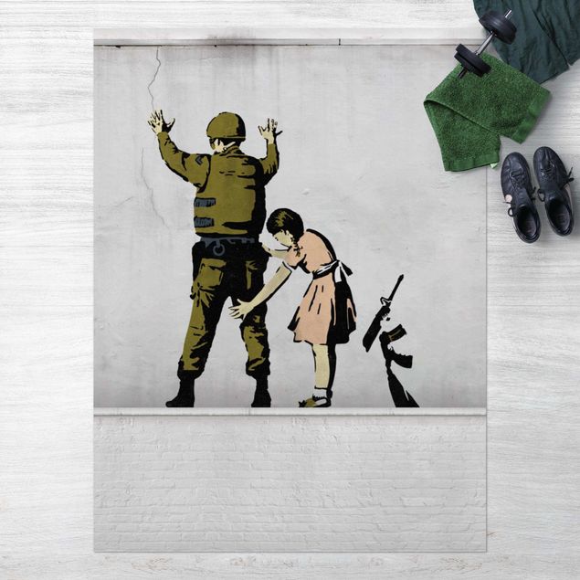 Tappeto per terrazzo esterno Soldato e ragazza - Brandalised ft. Graffiti by Banksy
