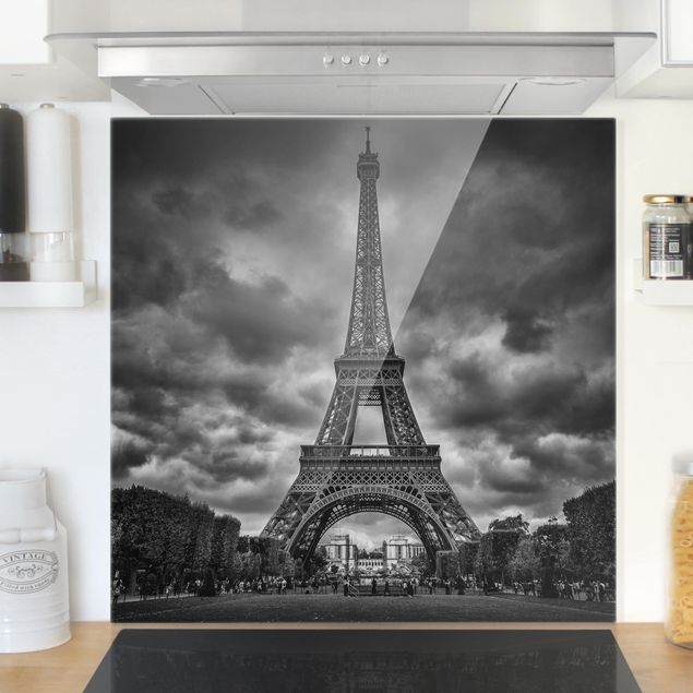 paraschizzi vetro magnetico Torre Eiffel davanti alle nuvole in bianco e nero