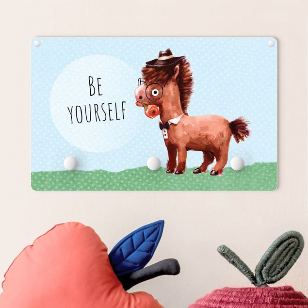Kinderzimmer Wandgarderobe mit Tieren Pony occhialuto con testo Be Yourself