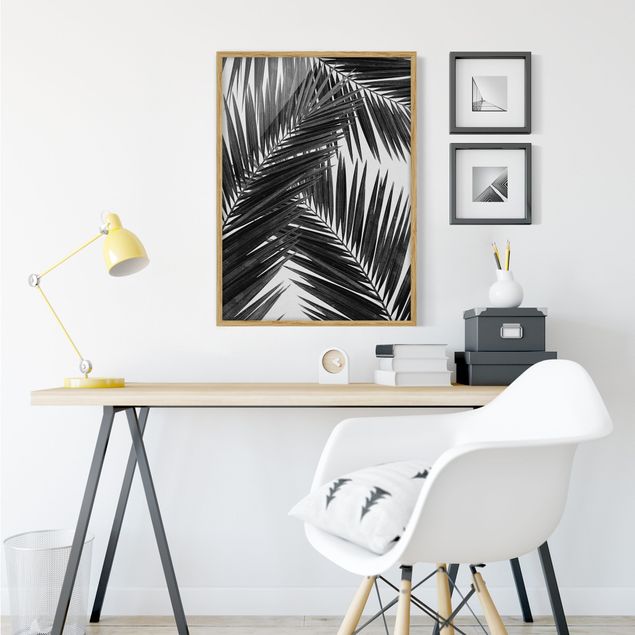 Poster con cornice - Scorcio tra foglie di palme in bianco e nero