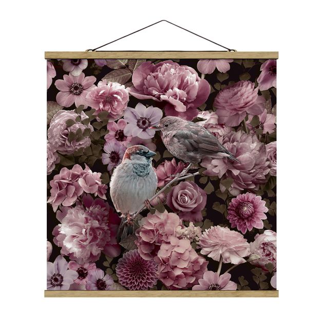 Foto su tessuto da parete con bastone - Paradiso floreale con passerotti in rosa antico - Quadrato 1:1