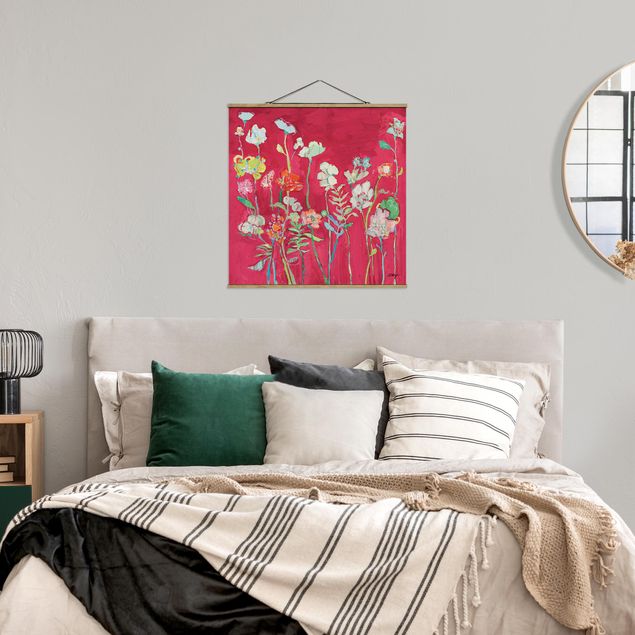 Foto su tessuto da parete con bastone - Regno floreale su rosso - Quadrato 1:1