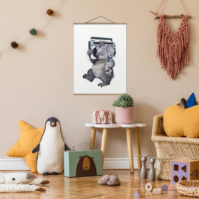 Foto su tessuto da parete con bastone - Laura Graves - Illustrazione Koala Con Radio pittura - Verticale 4:3
