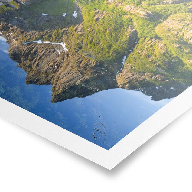 Poster - Riflessione della montagna Paesaggio Con Acqua In Norvegia - Verticale 4:3