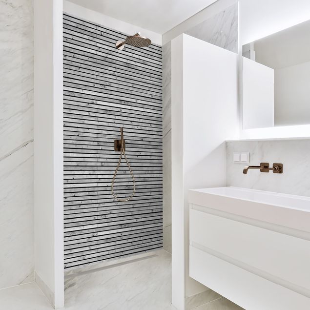 Rivestimento per doccia - Muro di legno con piccole stecche bianco e nero