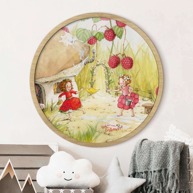 Poster con cornice rotonda The Strawberry Fairy - Sotto il cespuglio di lamponi