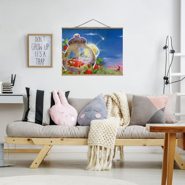 Foto su tessuto da parete con bastone - Strawberry Coniglio Erdbeerfee - Sleep Well! - Orizzontale 3:4