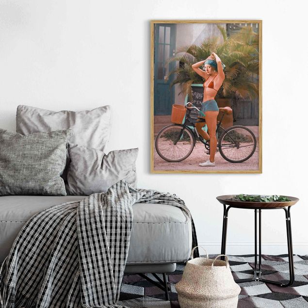 Poster con cornice - Ragazza con bici