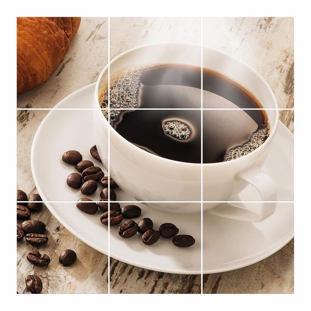 Adesivo per piastrelle - Steaming coffee cup with coffee beans Formato quadrato