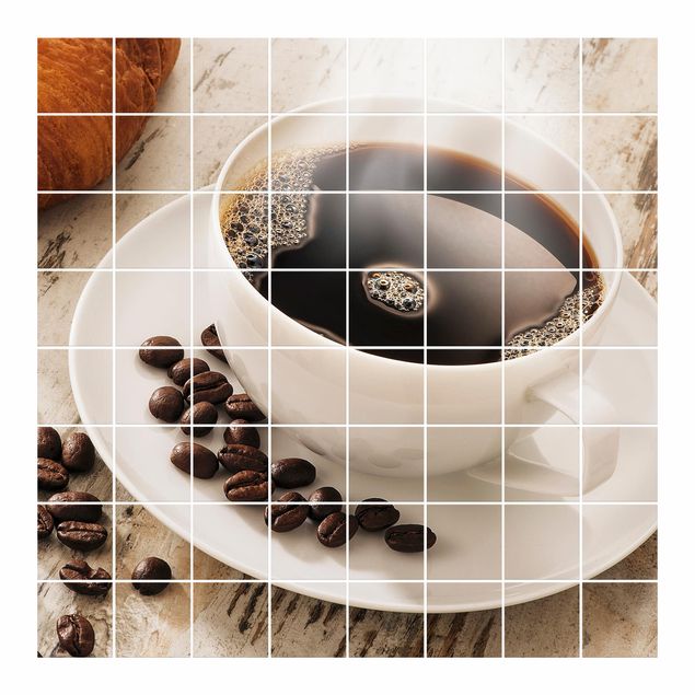 Adesivo per piastrelle - Steaming coffee cup with coffee beans Formato quadrato