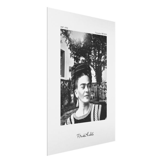 Quadro in vetro - Ritratto fotografico di Frida Kahlo in giardino