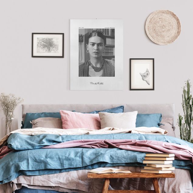 Riproduzione quadri su tela Ritratto fotografico di Frida Kahlo in casa