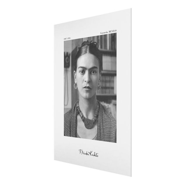 Quadro in vetro - Ritratto fotografico di Frida Kahlo in casa
