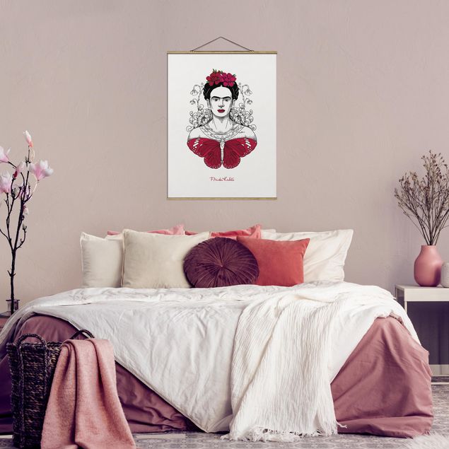 Foto su tessuto da parete con bastone - Ritratto di Frida Kahlo con fiori e farfalla - Formato verticale 3:4