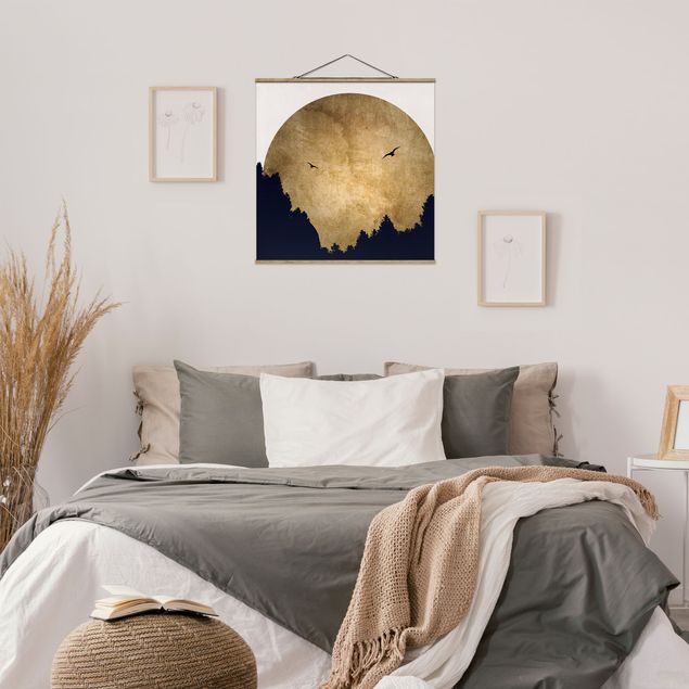 Foto su tessuto da parete con bastone - Luna dorata nella foresta - Quadrato 1:1