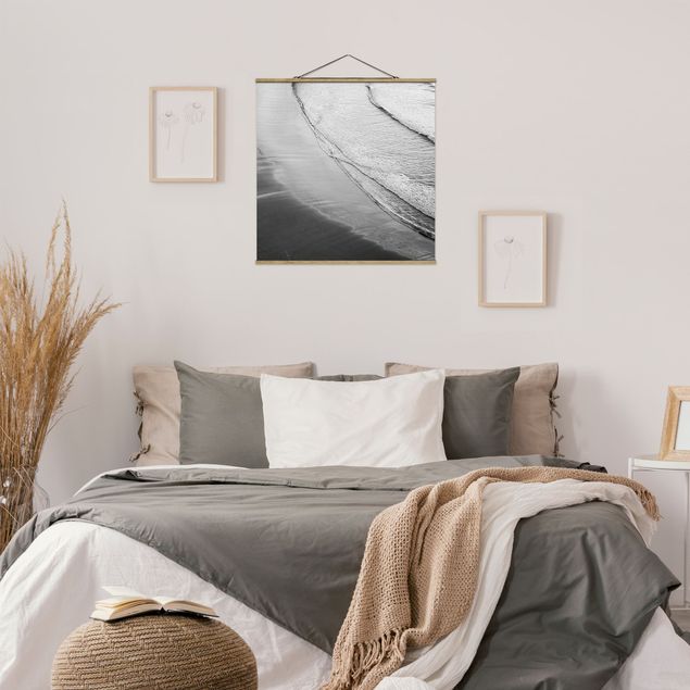 Foto su tessuto da parete con bastone - Morbide onde sulla spiaggia in bianco e nero - Quadrato 1:1