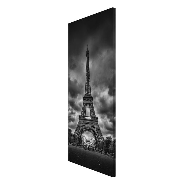 Lavagna magnetica - Torre Eiffel Davanti Nubi In Bianco e nero - Panorama formato verticale