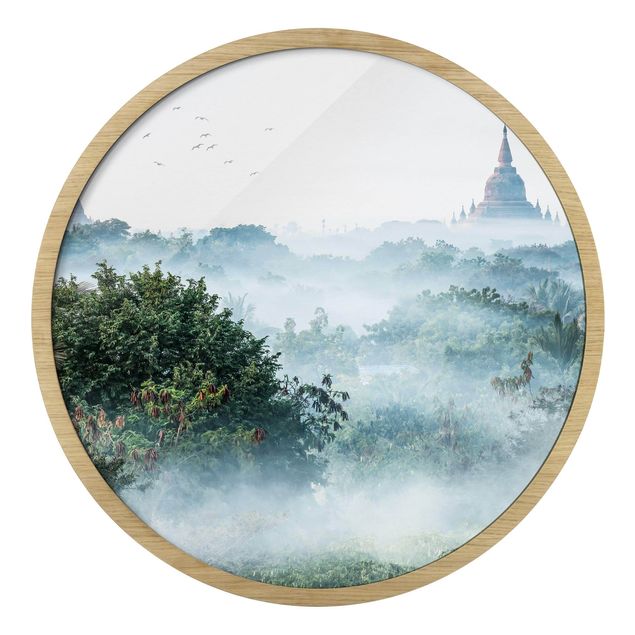 Quadro rotondo incorniciato - Nebbia mattutina sulla giungla di Bagan