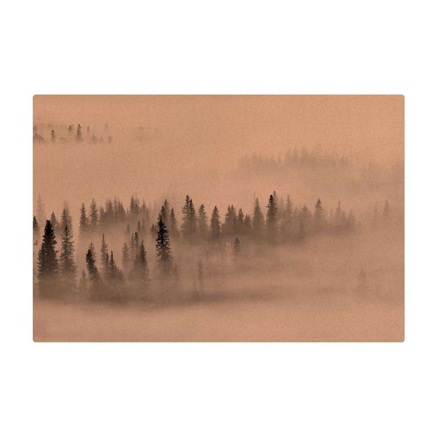 Tappetino di sughero - Nebbia nel bosco di abeti in bianco e nero - Formato orizzontale 3:2