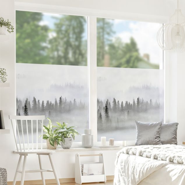 Decorazioni per finestre bianche Nebbia nel bosco di abeti in bianco e nero
