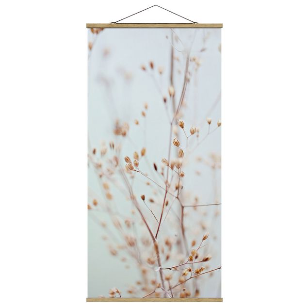 Foto su tessuto da parete con bastone - Gemme pastello su ramo di fiori selvatici - Verticale 1:2