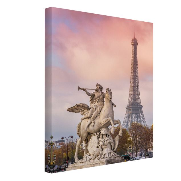 Stampa su tela Statua di cavaliere di fronte alla Torre Eiffel