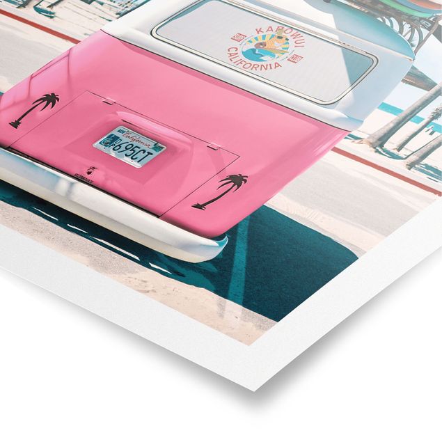 Poster riproduzione - Furgone rosa con tavole da surf