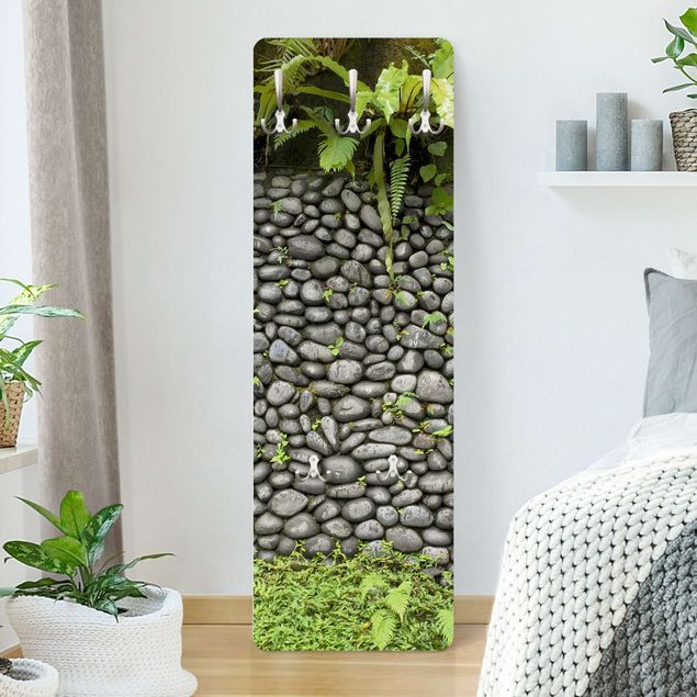 Garderobe Landhausstil Grau Muro di pietra con piante