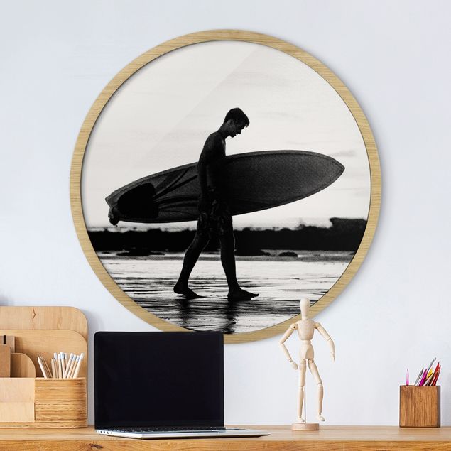 Poster con cornice rotonda Ragazzo surfista in ombra di profilo