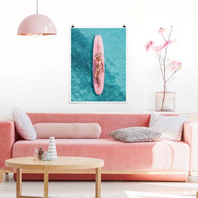 Poster riproduzione - Surfista su tavola rosa