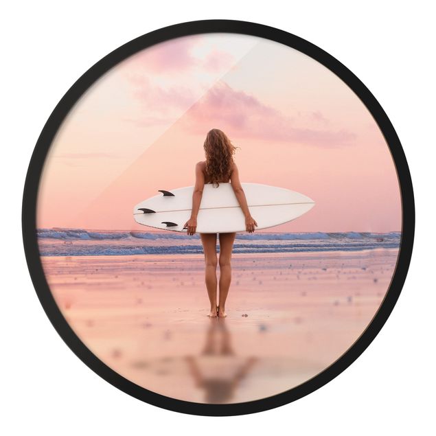 Quadro rotondo incorniciato - Surfista con tavola al tramonto