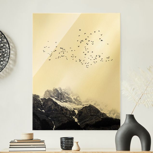 Lavagna magnetica in vetro Stormo di uccelli di fronte alle montagne in bianco e nero