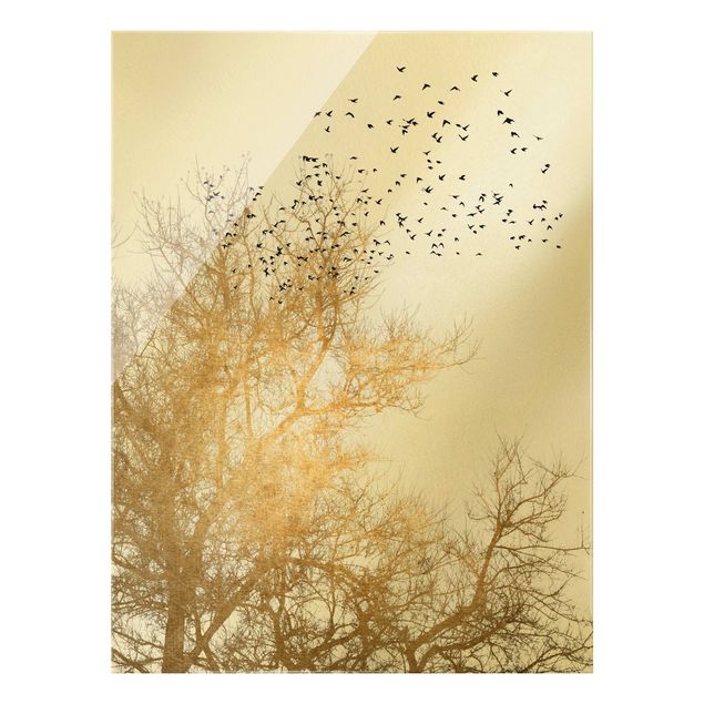 Quadro in vetro - Stormo di uccelli davanti ad un albero dorato - Formato verticale