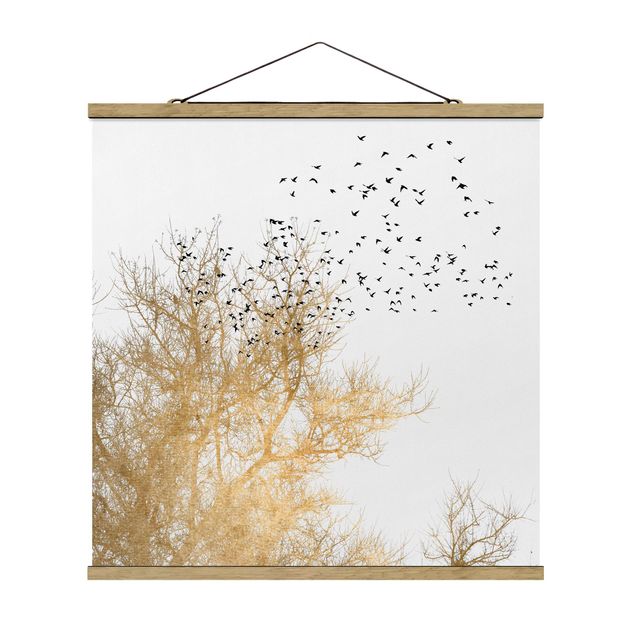 Foto su tessuto da parete con bastone - Stormo di uccelli davanti ad un albero dorato - Quadrato 1:1