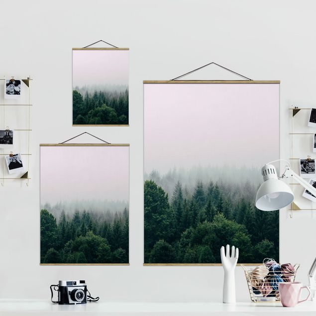 Foto su tessuto da parete con bastone - Foresta nella nebbia del crepuscolo - Verticale 3:4