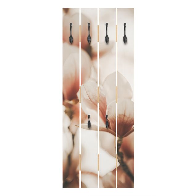 Appendiabiti in legno - Fioriture di magnolia delicate nel gioco di luce